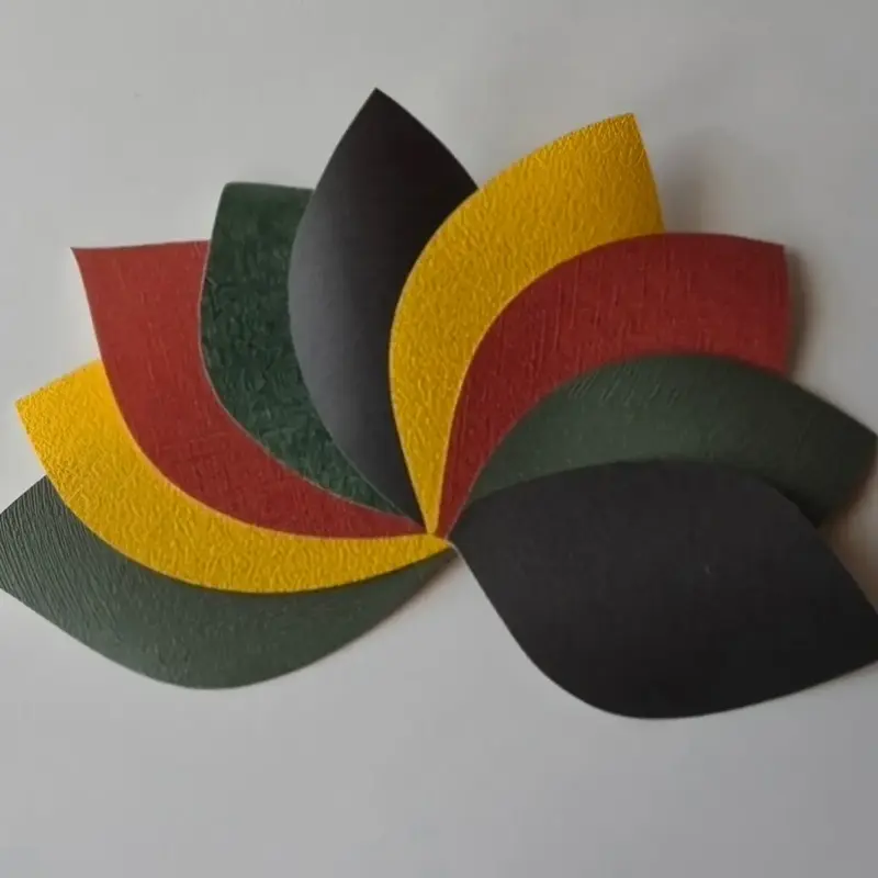 Groene bladermix met groen, oker, rood en zwart